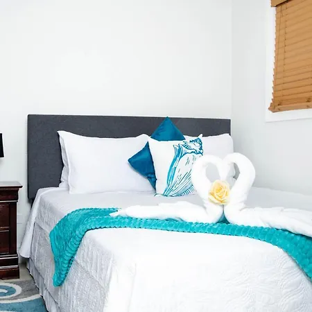 Sheer Bliss Beachview Apt #2 George Town Exterior photo